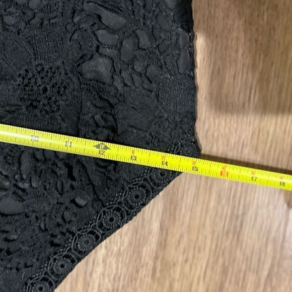 Do+ Be Black Floral Lace Halter Crop Top - Picture 4 of 4